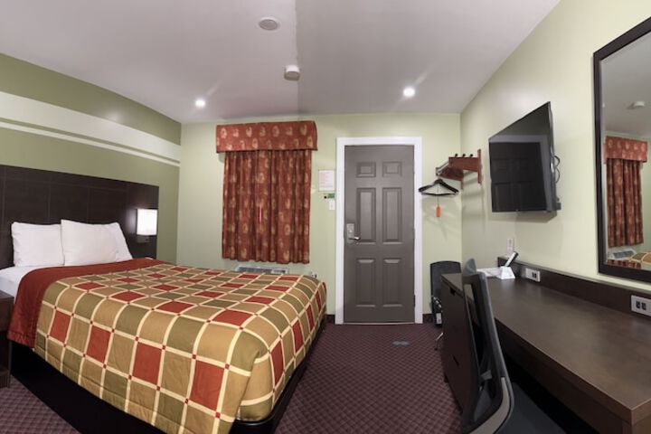 Room 27 of 71