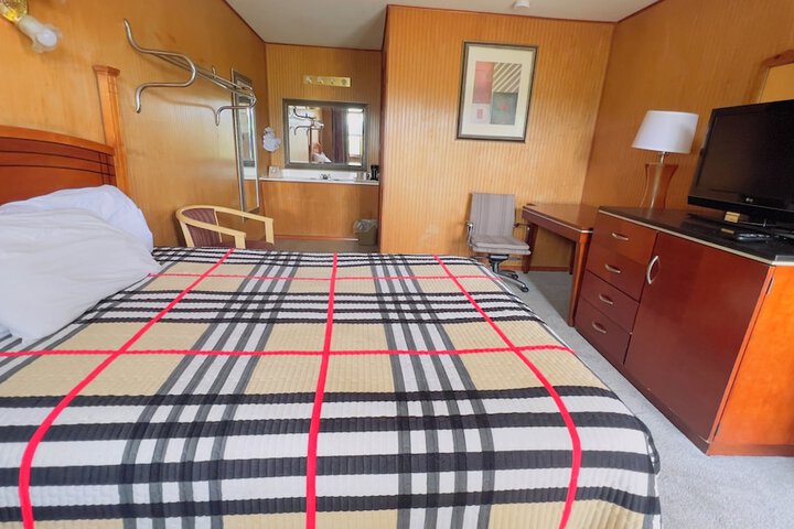 Room 17 of 25