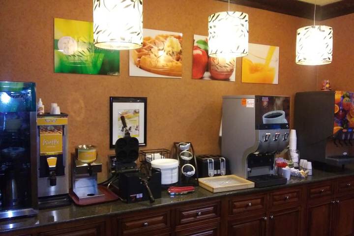 Breakfast/Coffee Service 27 of 30