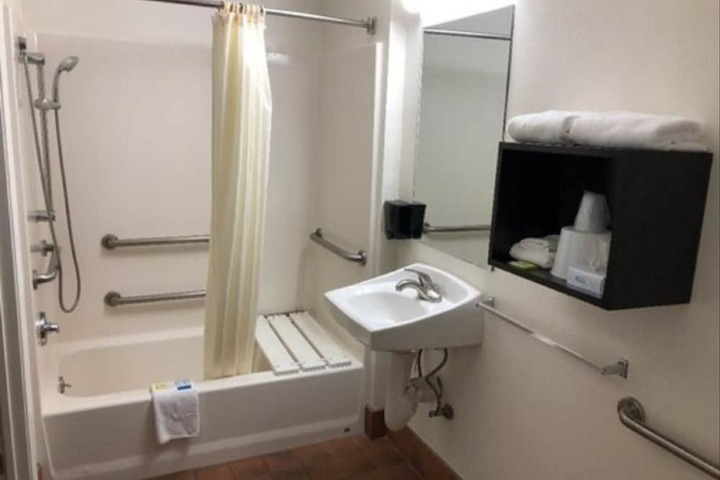 Room 17 of 27