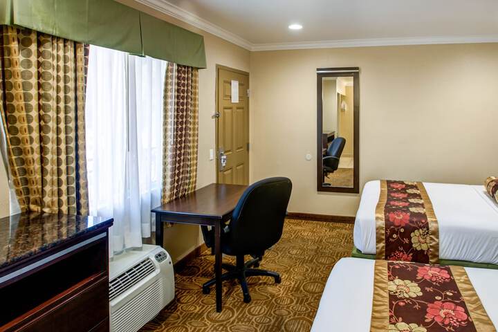 Room 27 of 40