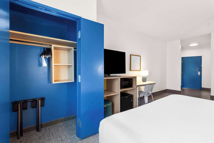 Spark by Hilton Pearland