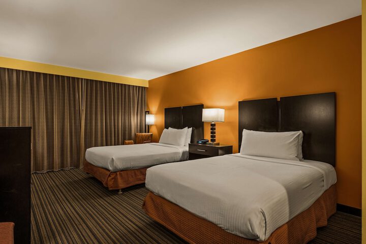 Best Western The Plaza Hotel Honolulu Airport - Free Breakfast