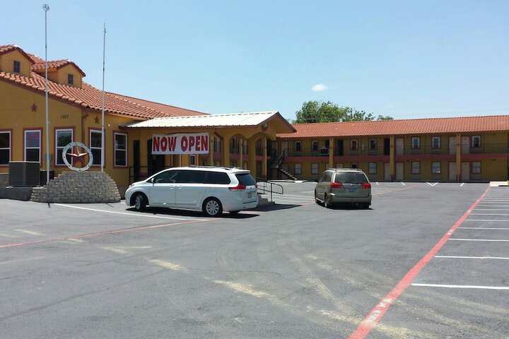 Taylor village Inn and suites