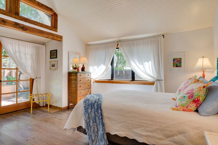 Patagonia Cottage w / Patio & Yard: Walk to Town!