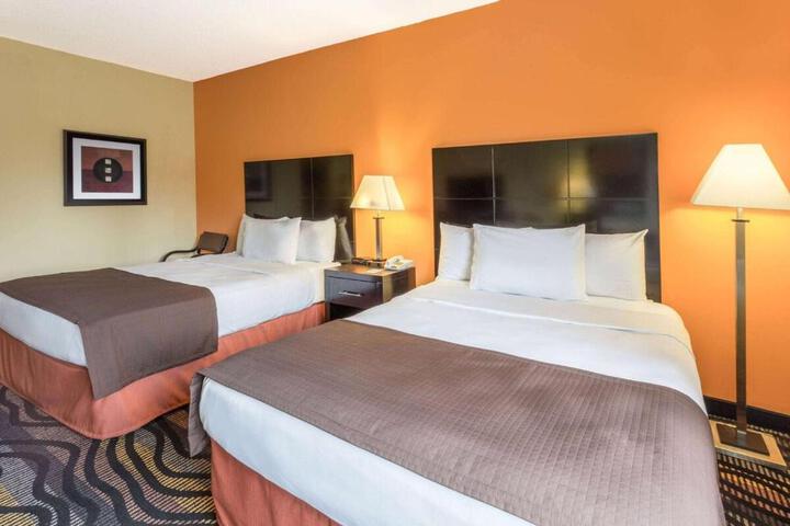 Rock Island Inn & Suites Streator IL