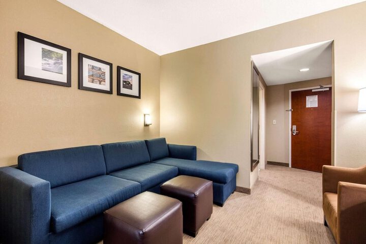 Comfort Suites Manchester near Arnold AFB