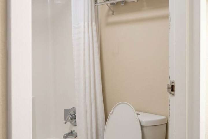 Quality Inn & Suites Moline - Quad Cities