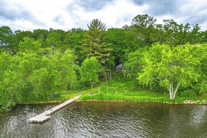 Lakefront Cabin w / Fire Pit Dock, & Boat Rental