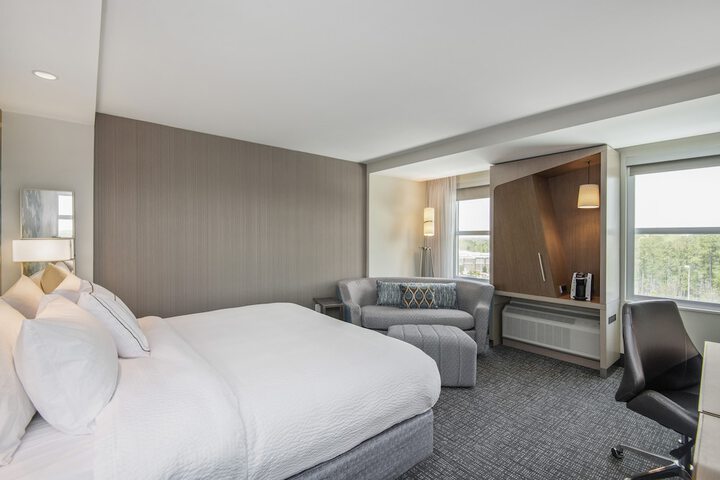 Courtyard by Marriott Raleigh Cary / Parkside Town Commons