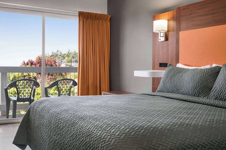 Travelodge by Wyndham Depoe Bay