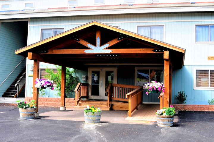 Twin Rivers Condominiums by Alderwood Colorado Management