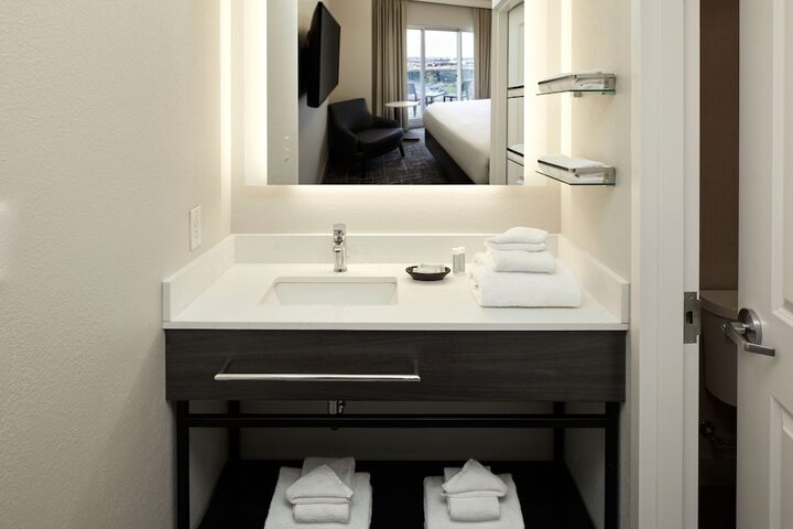 Room 16 of 37