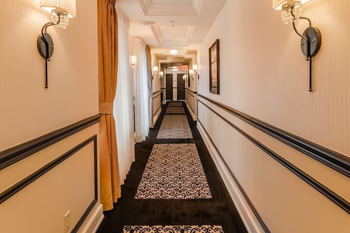 Ballroom/Hall 73 of 82