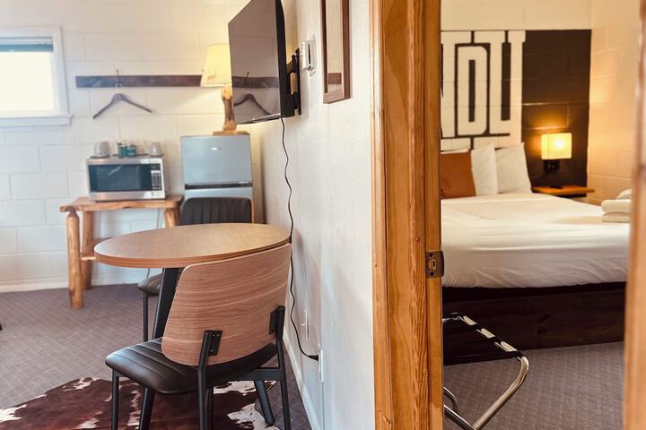Elk Antler Inn