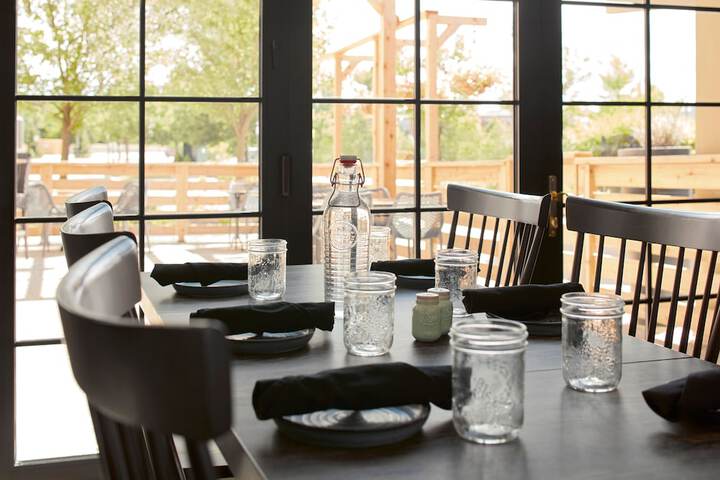 Dining 48 of 60