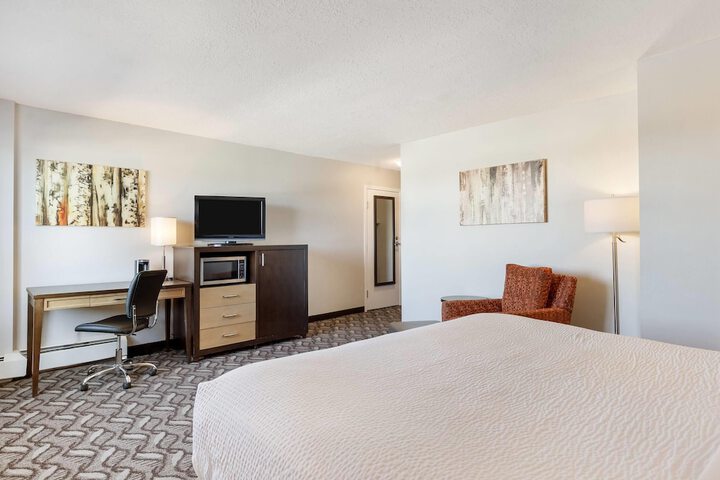 Days Inn by Wyndham Airdrie