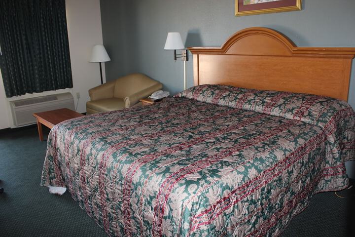 Room 9 of 13