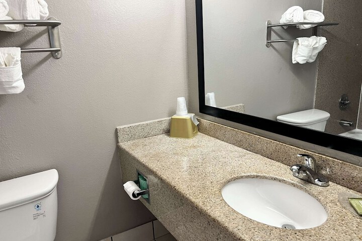Room 8 of 10