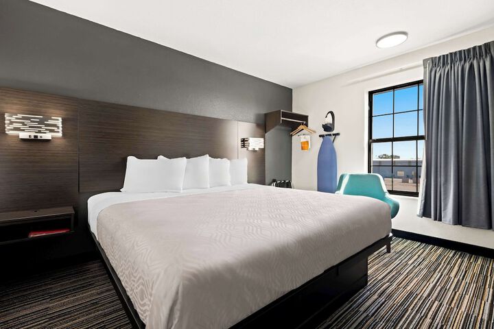 Room 21 of 34