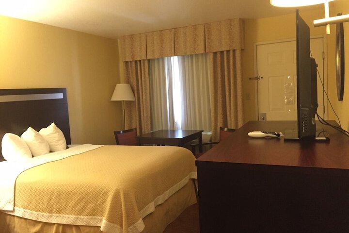 Room 6 of 16