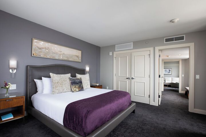 Room 14 of 102