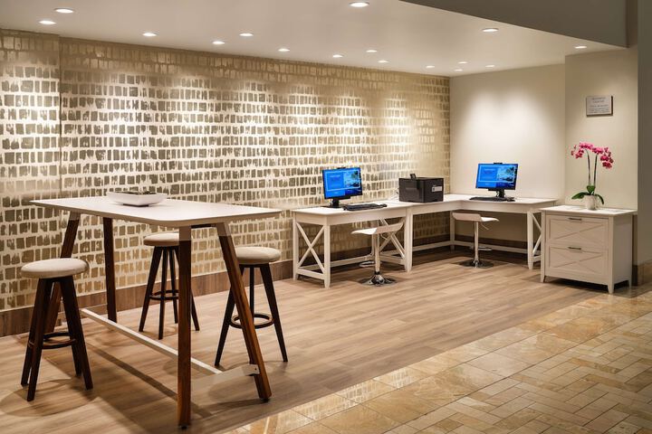 Business Center 125 of 127