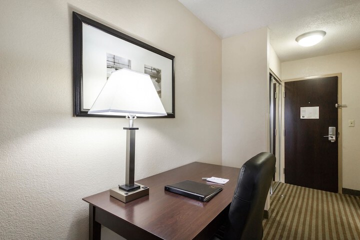 Room 21 of 34