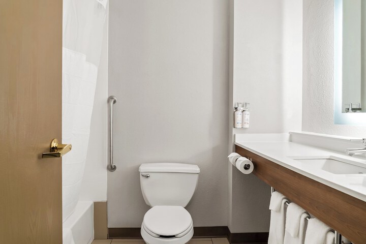 Holiday Inn Express & Suites Marion by IHG