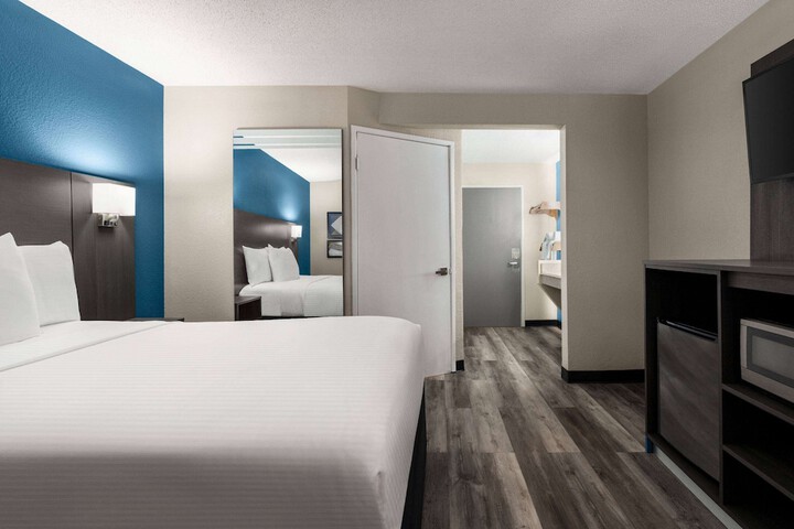 Room 16 of 31
