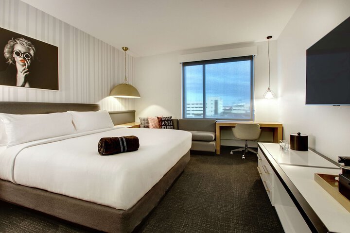 The Rose Chicago Tapestry Collection by Hilton