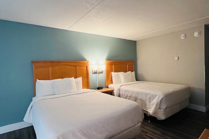 Room 8 of 12