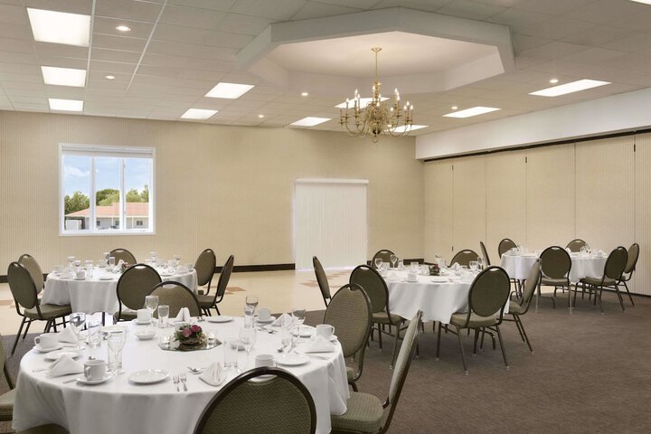 Days Inn & Conference Center by Wyndham Bridgewater