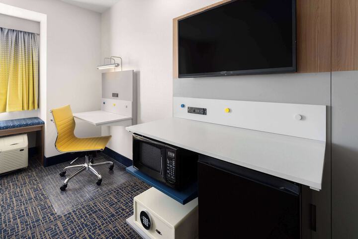 Room 18 of 29