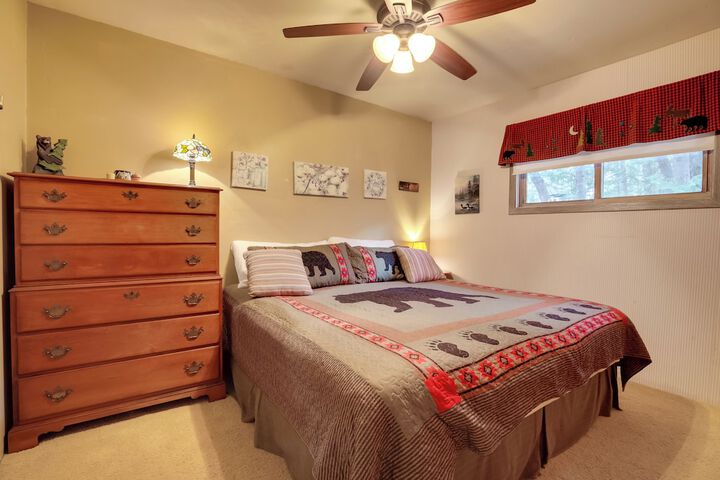 Lakefront Rhinelander Cabin w / Dock & Fire Pit!