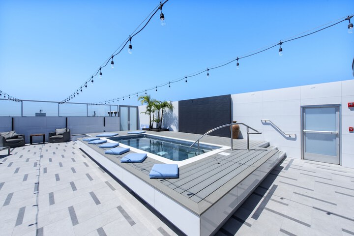 Shade Hotel