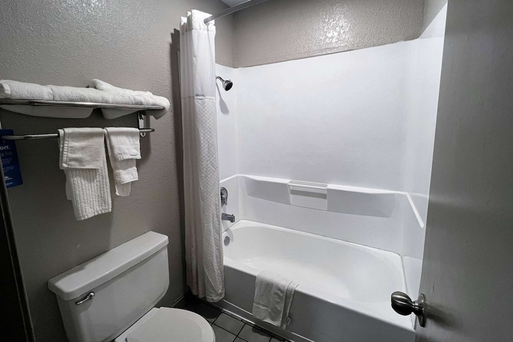 Room 6 of 24