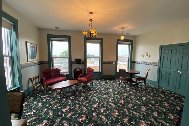 Room 53 of 75