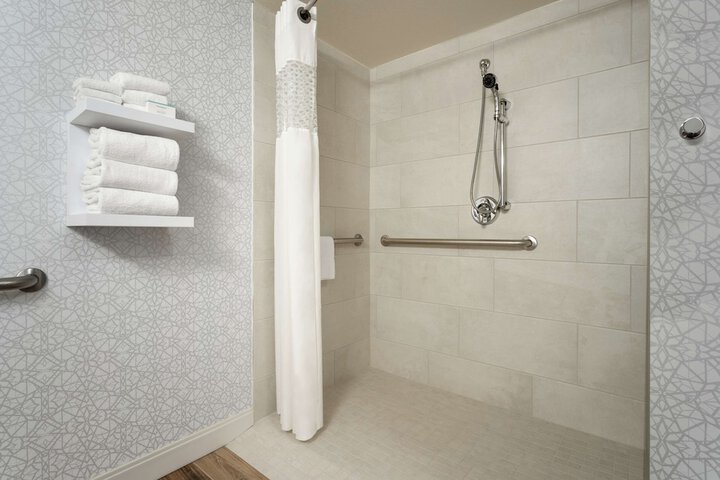 Room 9 of 22