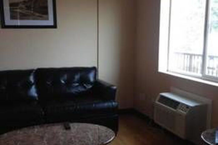 Orca Inn Suites