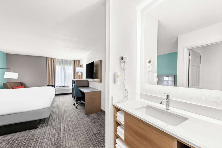 Room 33 of 47