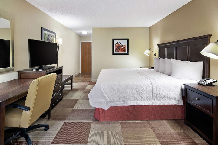 Room 13 of 27
