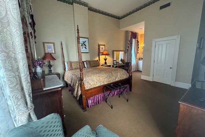 Room 106 of 142