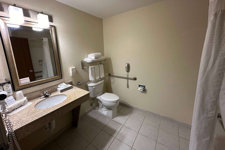 Room 32 of 51
