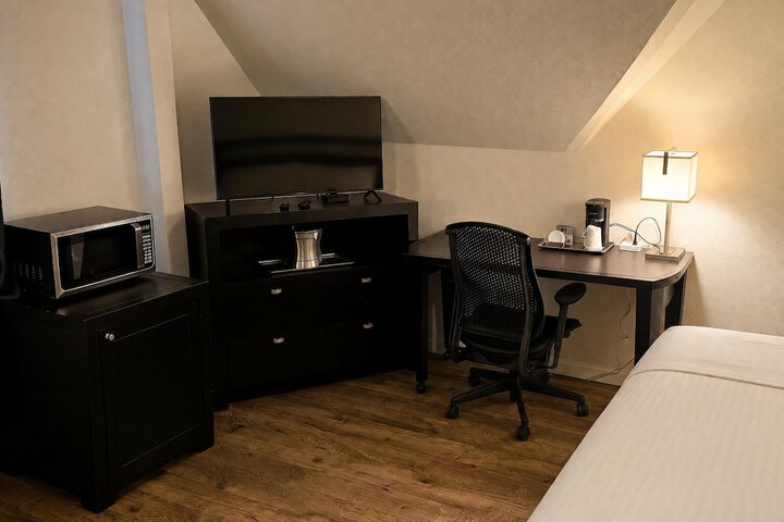 H & H Motor Lodge