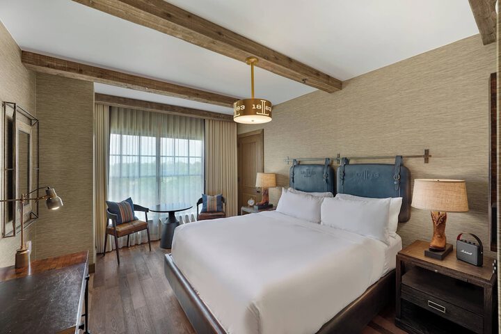 Room 42 of 100