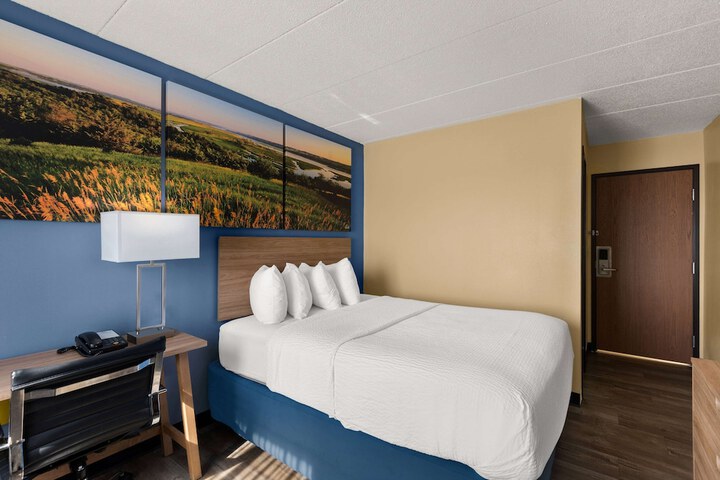 Days Inn by Wyndham Newton