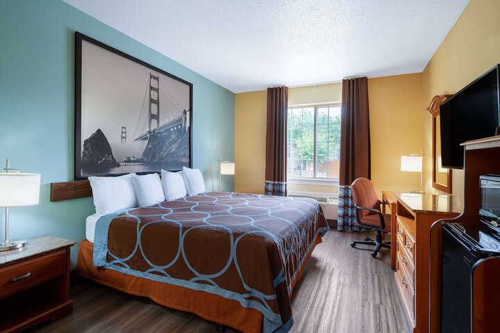 Super 8 by Wyndham Salisbury