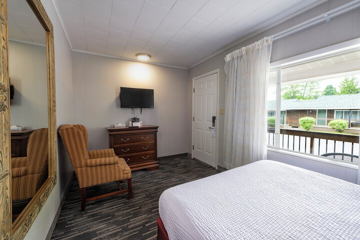 Scottys Lakeside Resort