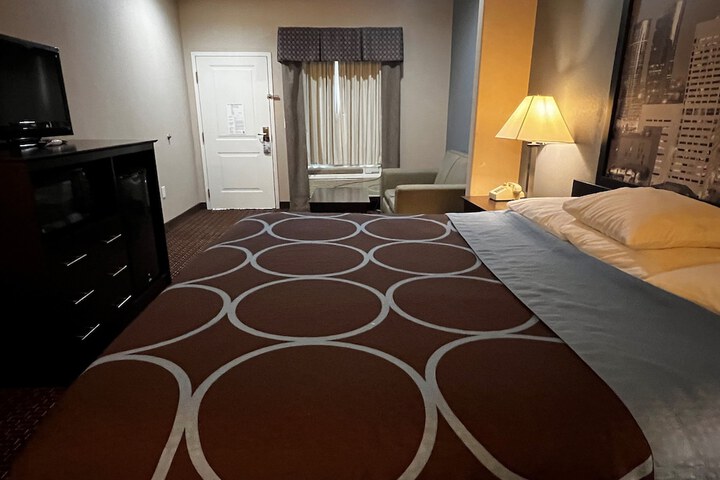 Super 8 by Wyndham Center